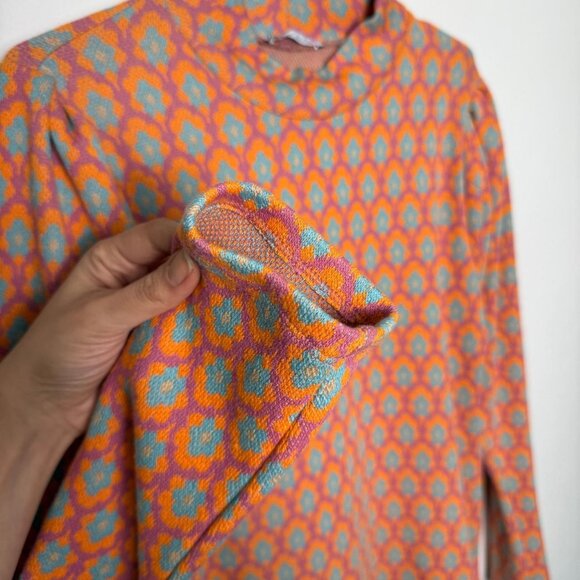 Neck Puff Sleeve Geometric - Picture 4 of 9